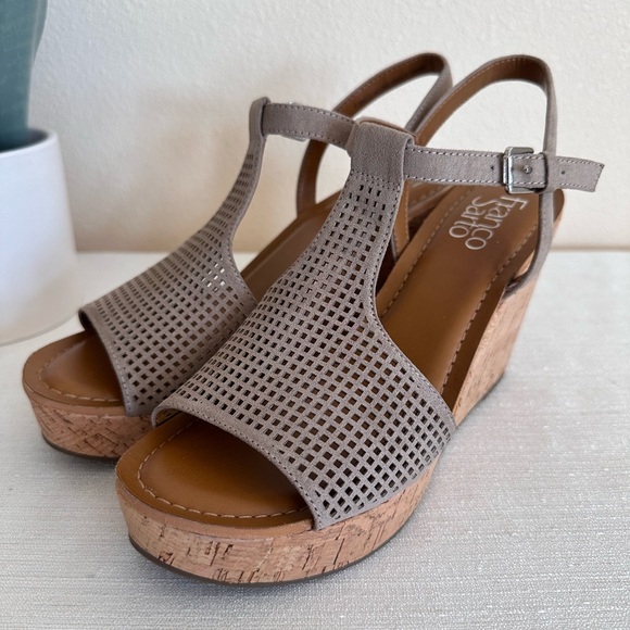 Franco Sarto Clinton2 Taupe Perforated Microsuede Cork Wedge Sandals 7.5M - Picture 6 of 11